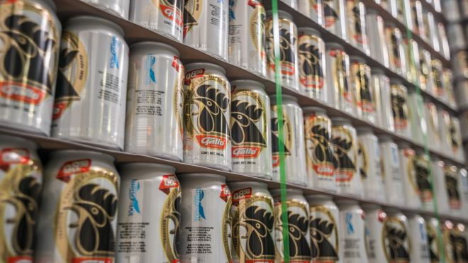 Palet con 8,169 latas vacías previo a ingreso a línea de llenado. Salón 5, 2015