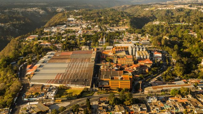 Vista panorámica de las actuales instalaciones de Cervecería Centro Americana, c. 2011